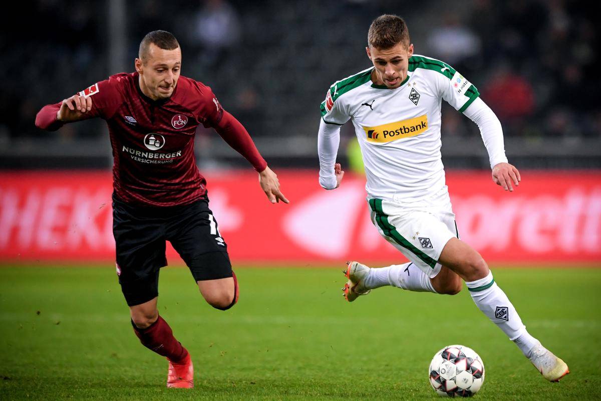 阿扎伦卡焦点对战，莎拉波娃与80激战澳大利亚队分钟，战术调整胜负难料！