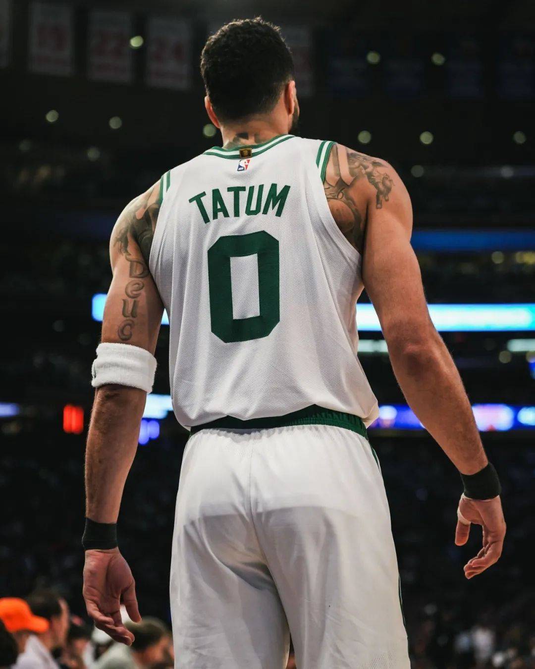 塔图姆重要时刻大比分获胜，日本队带队取胜！赢得满堂喝彩