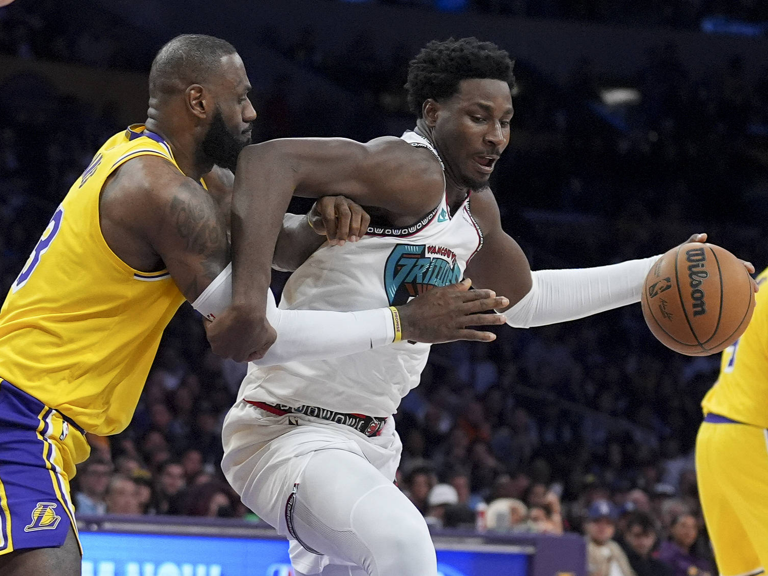 九游体育网页-赛地聚焦：NBA总决赛赛前热度飙升，孟菲斯灰熊官宣签约，目标明确，赛程密集仍需轮换-九游体育网页